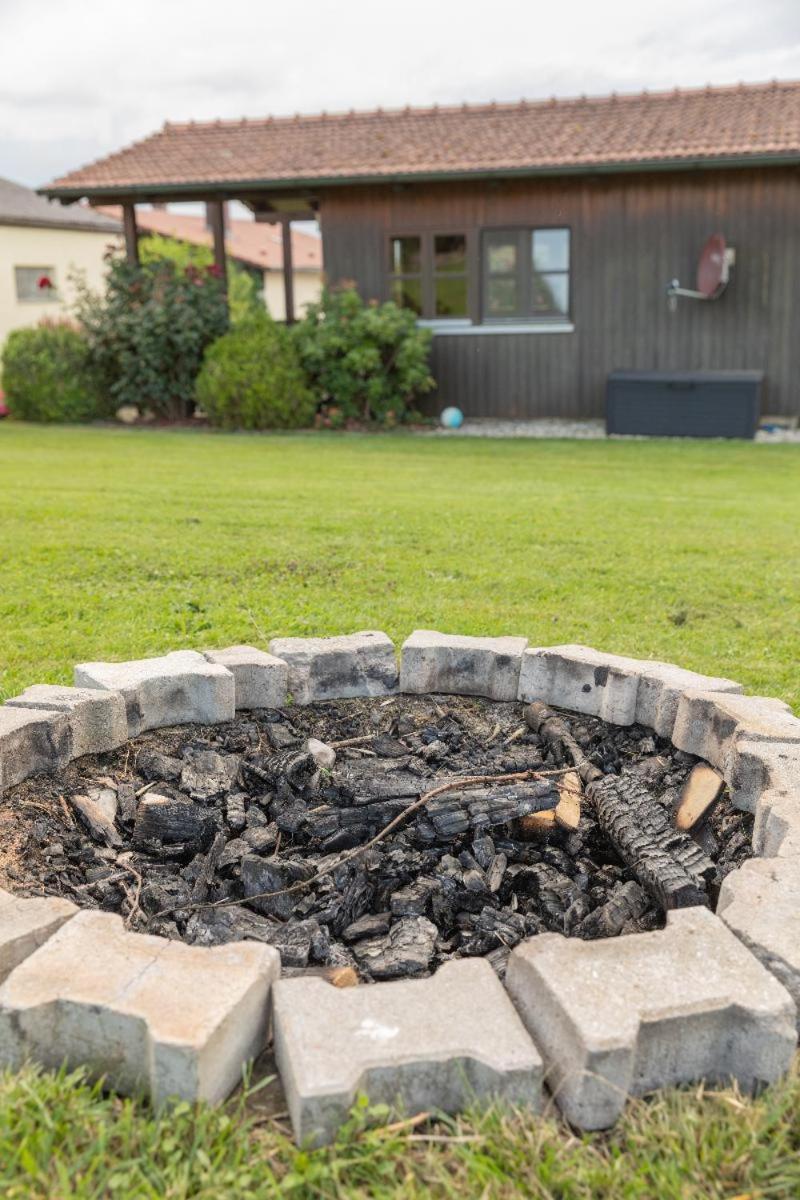 Gaestehaus Meier Ferienwohnung Und Camping Eschlkam Eksteriør bilde