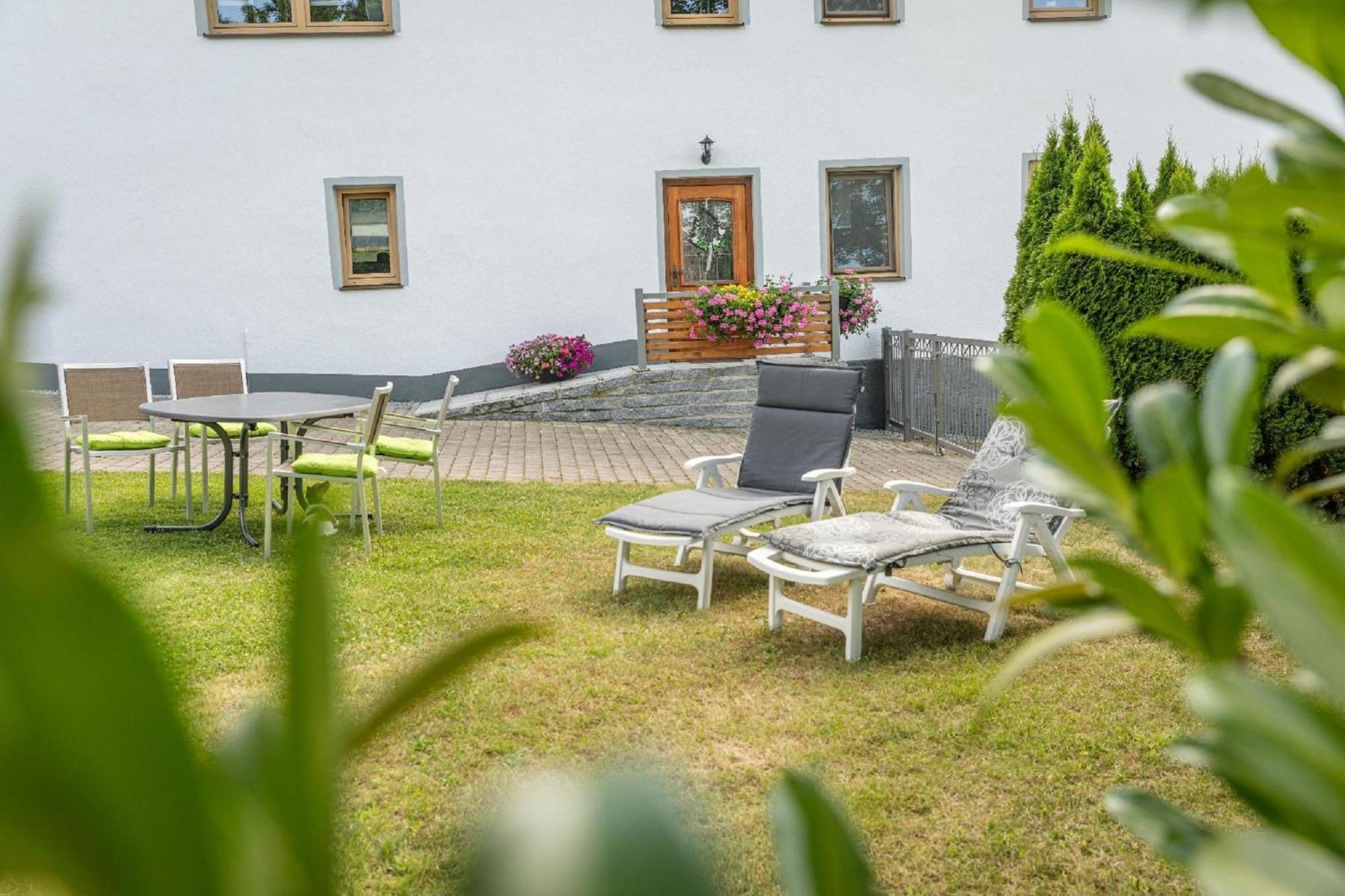 Gaestehaus Meier Ferienwohnung Und Camping Eschlkam Eksteriør bilde